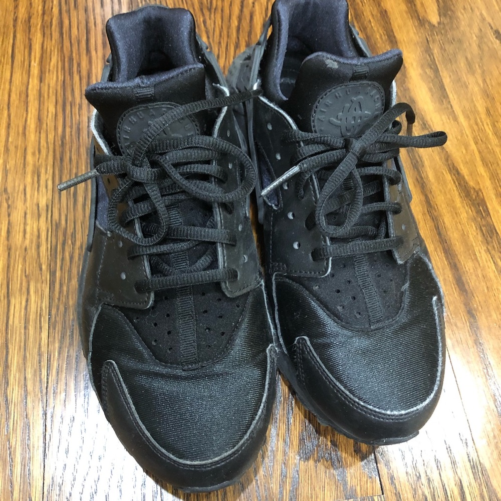 Nike Huaraches Size 8.5 (True to Size 7.5)